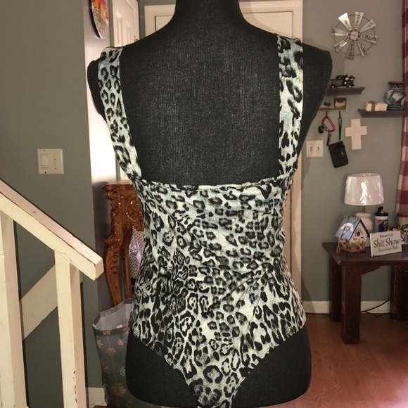 Sleeveless Notched Neck Thong Bodysuit Animal Print - Picture 4 of 7